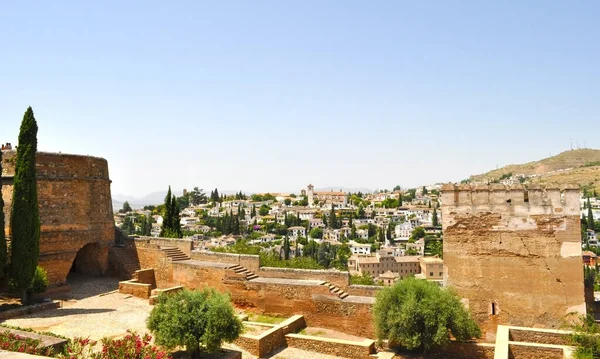 Alhambra bahçelerinden Granada şehri, İspanya