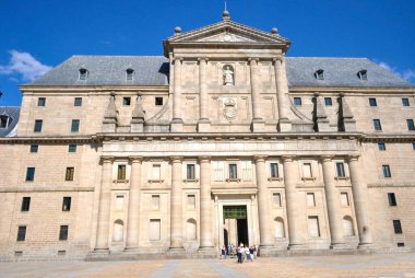 İspanya, Madrid yakınlarındaki El Escorial Sarayı cephesi