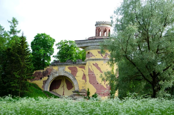 Tower Ruin Catherine Park Pushkin Csarskoye Selo Petrohrad Rusko — Stock fotografie