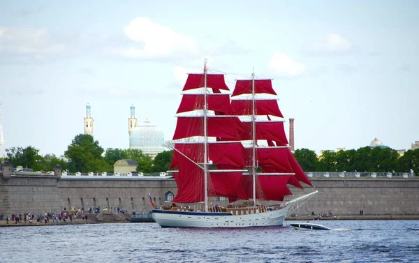 Корабль Красными Алыми Парусами Санкт Петербурге — стоковое фото
