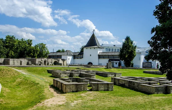 Pohled Věž Svaté Brány Město Dovmontov Území Pskova Kreml Pskov — Stock fotografie