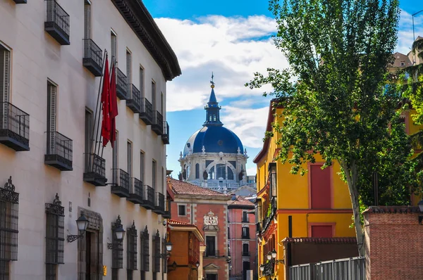 Uitzicht Het Koninklijk Paleis Vanaf Een Van Straten Madrid Spanje — Stockfoto