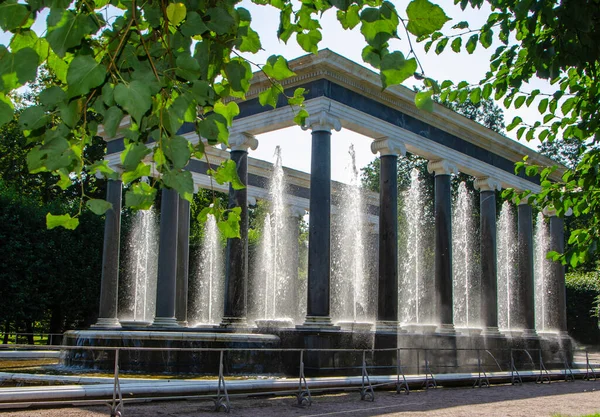 공원의 Lion Cascade Fountain Peterhof Saint Petersburg Russia — 스톡 사진