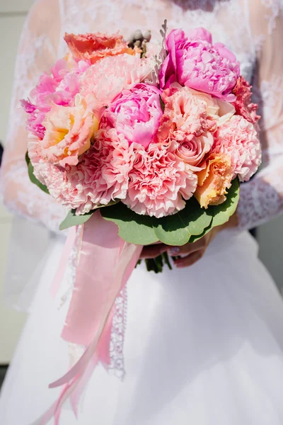 Blumen auf dem Gras 2 — Stockfoto