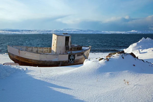 Velho barco de pesca no norte da Noruega — Fotografia de Stock