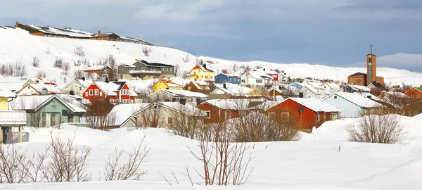 Bonita aldeia de Batsfjord no norte da Noruega — Fotografia de Stock