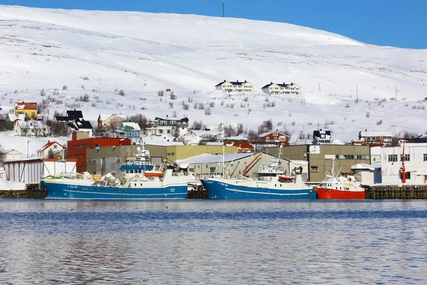 Btsfjord Noruega Marzo 2016 Puerto Btsfjord Noruega Barcos Coloridos Amarrados —  Fotos de Stock