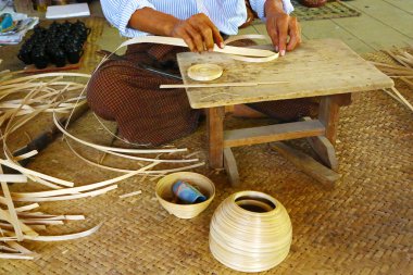 Esnaf yapım hasır kaseler, Myanmar