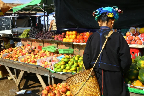 Heho Myanmar Abril 2016 Mianmar Mulher Mercado Livre Uma Mulher — Fotografia de Stock