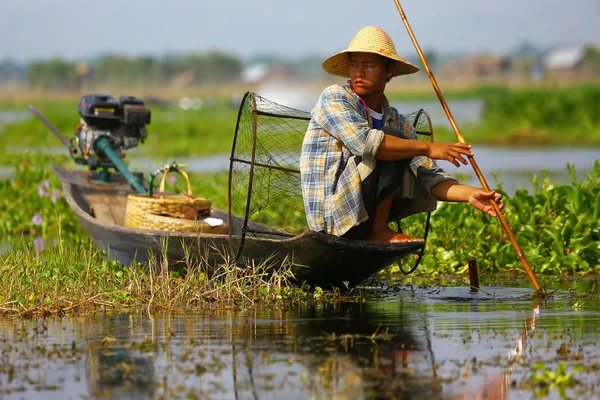 Portrét rybář na jezeře Inle, Myanmar — Stock fotografie