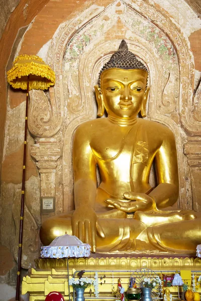 Estatua de Buda en el templo de Myanmar —  Fotos de Stock