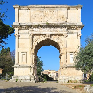 Titus Roma, kare kompozisyon kemer