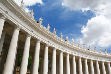Sütunlar ve heykeller St.Peter Meydanı, Roma