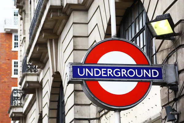 Zeichen der londoner U-Bahn — Stockfoto