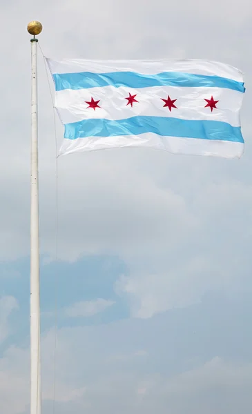 シカゴと空の旗 垂直方向 — ストック写真