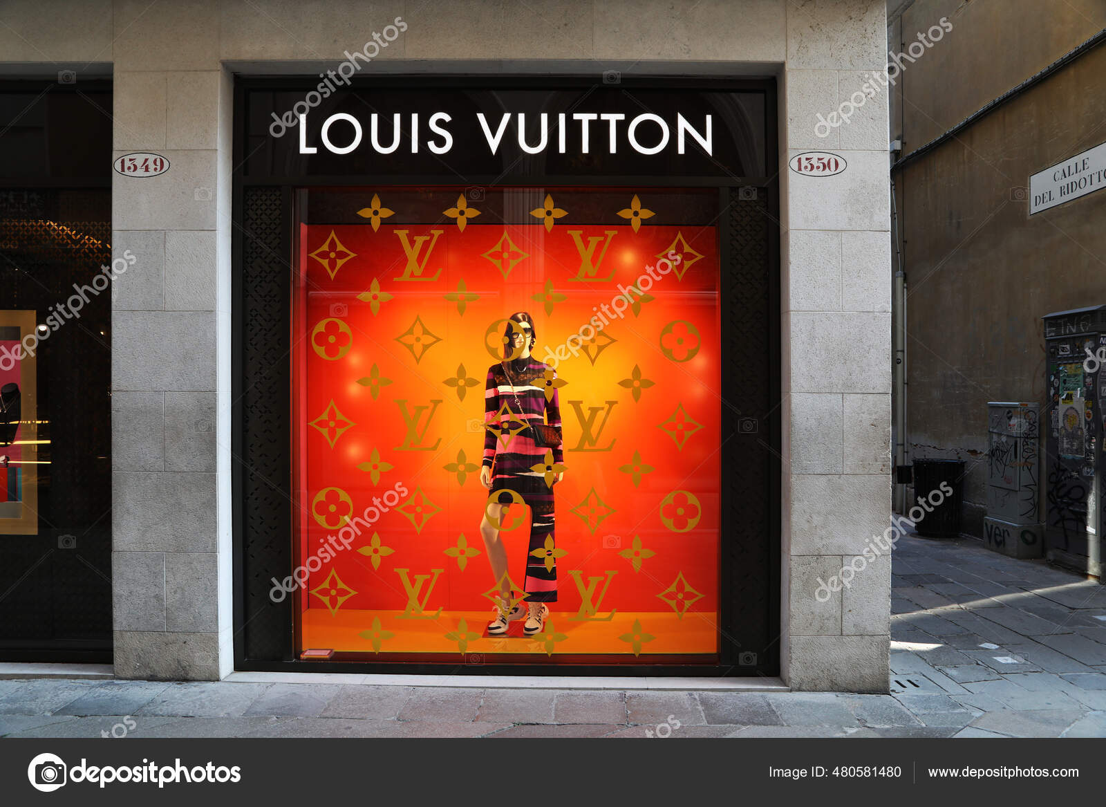 Venice Italy June 2021 Louis Vuitton Window Venice Italy – Stock