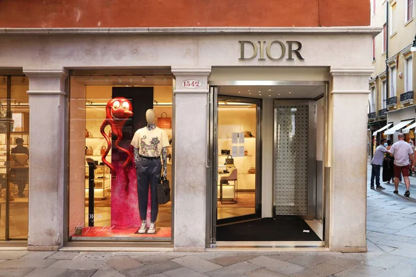 Венеция Италия Июня 2021 Окно Dior Венеции Италия — стоковое фото