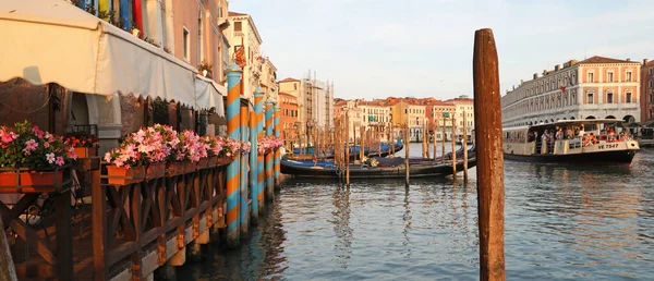 Veneza Itália Junho 2021 Ferry Canal Grande Sunset Veneza — Fotografia de Stock
