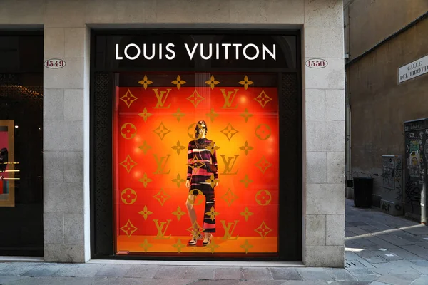 Венеция Италия Июня 2021 Года Окно Louis Vuitton Венеции Италия — стоковое фото