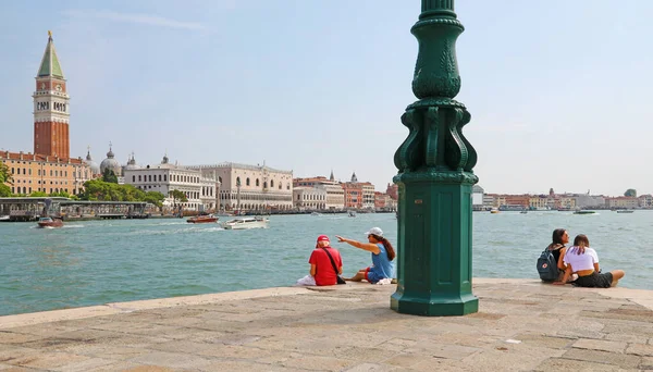 Veneza Itália Junho 2021 Pessoas Apreciando Beleza Veneza — Fotografia de Stock