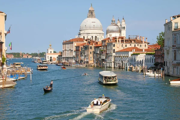 Venetië Italië Juni 2021 Verkeer Van Boten Canal Grande Venetië — Stockfoto
