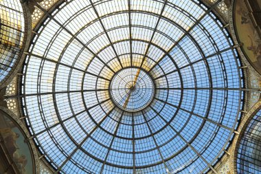 Galleria Vittorio Emanuele II'nin içinde Milan kubbe