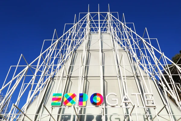 Milano, tillfällig struktur att tillhandahålla information om Expo — Stockfoto