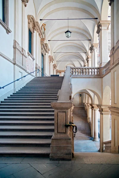 밀라노에서 Pinacoteca 디 Brera의 계단 — 스톡 사진