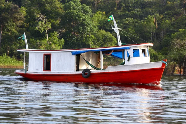 Barca a vela sul Rio Negro — Foto Stock