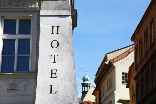 Hôtel dans le bâtiment historique de Prague — Photo