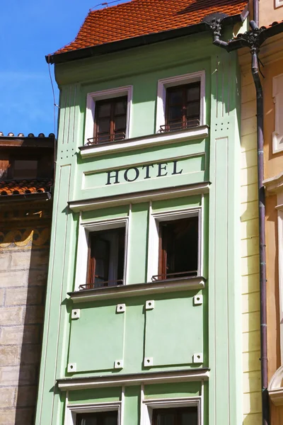 Hôtel dans un bâtiment très étroit — Photo