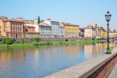 Merkez Floransa'da Arno Nehri Panoraması