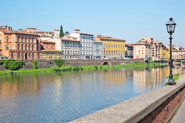 Panorama van de rivier Arno in het centrum van Florence — Stockfoto