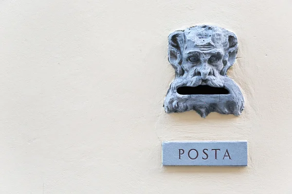 Caixa de correio antiga em Florença — Fotografia de Stock