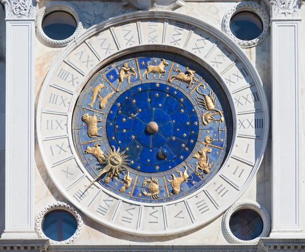 Zegar na wieży w Wenecji — Zdjęcie stockowe