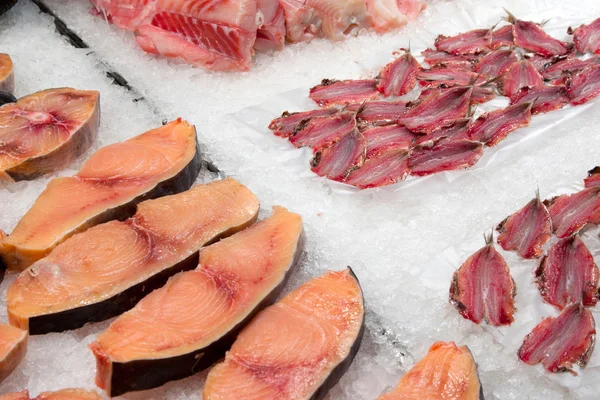 Fish slices in a market — Stock Photo, Image