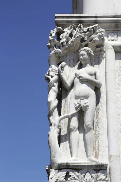 Statue of Eve on Doge's Palace — Stock Photo, Image