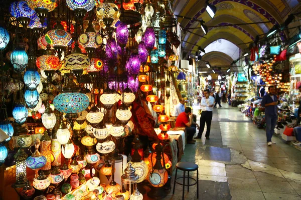 Lichtgeschäft im großen Basar von Istanbul — Stockfoto