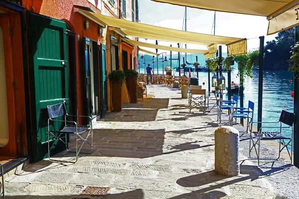 Pier och butiker i Portofino — Stockfoto