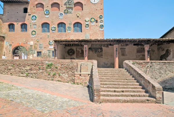 Medieval building in Certaldo — Stock Photo, Image