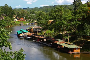 Tayland evlerde yüzen