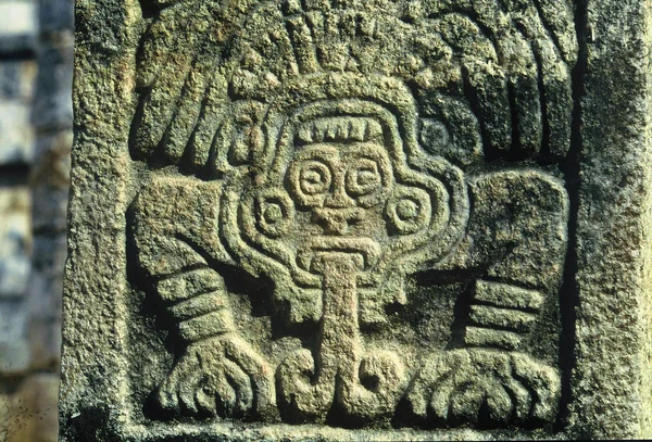 Terrific piedra maya bajorrelieve — Foto de Stock