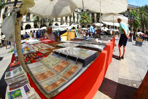 Mercado de colecionadores em Placa Reial — Fotografia de Stock