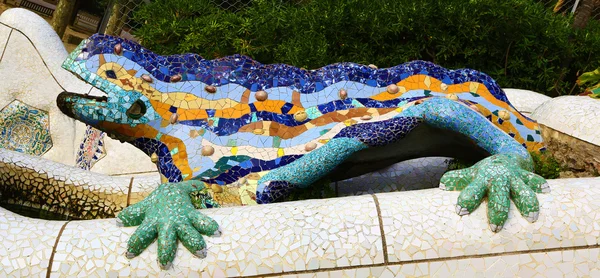Абстрактная ящерица с красочной мозаикой — стоковое фото