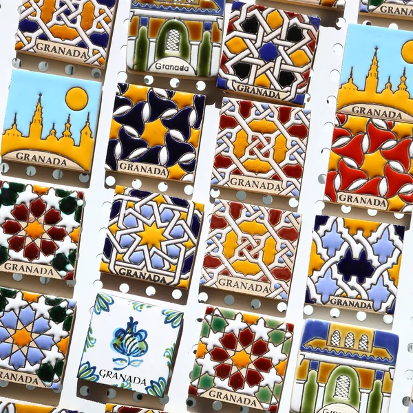 Coloridos recuerdos de imanes azulejos — Foto de Stock