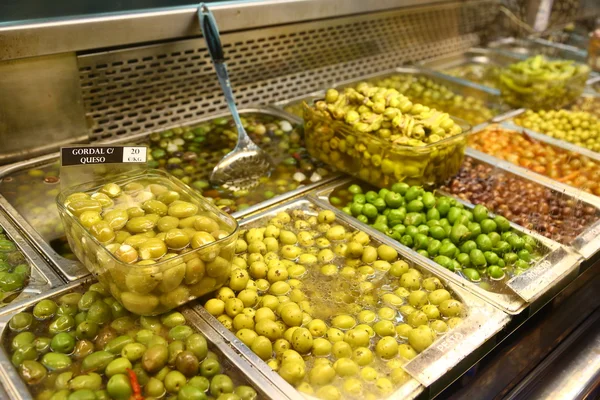 Marinated green olives in market of Valencia — Stock Photo, Image