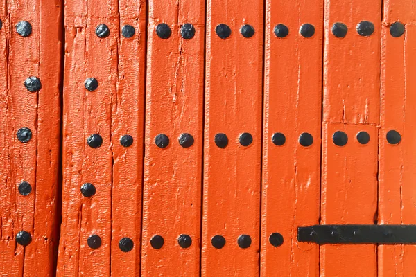 Dettaglio della porta rossa antica — Foto Stock