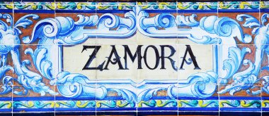 Renkli fayans kitabe Zamora
