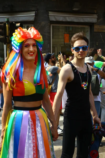 Colorido gay orgulho desfile no milano — Fotografia de Stock