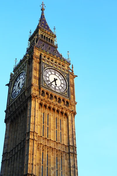 Big Ben tower  at sunny day — Stok fotoğraf